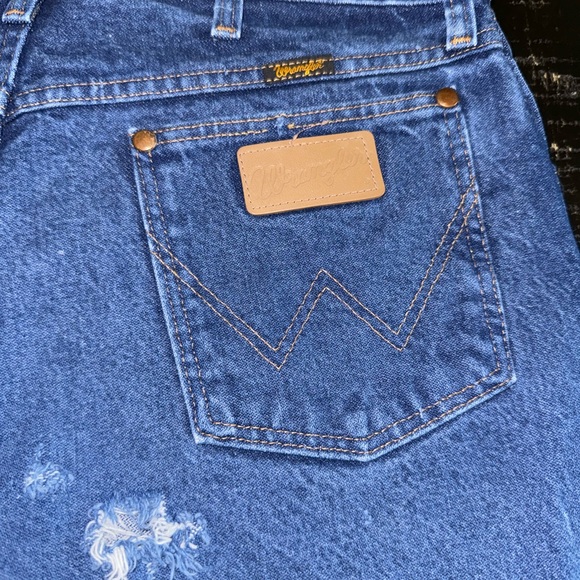 Vintage wrangler cut off Jean shorts - Picture 3 of 4